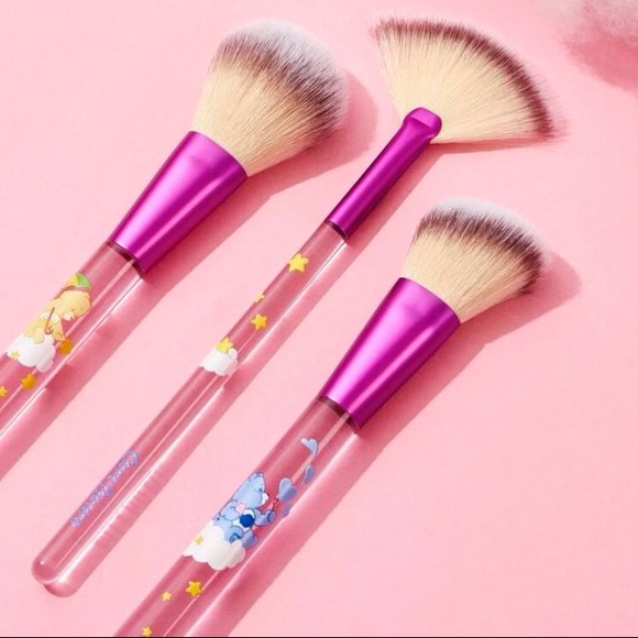 Care Bears Heart & Star Pattern Cosmetic Storage Box and 3 Piece Brush Set - Picture 10 of 13